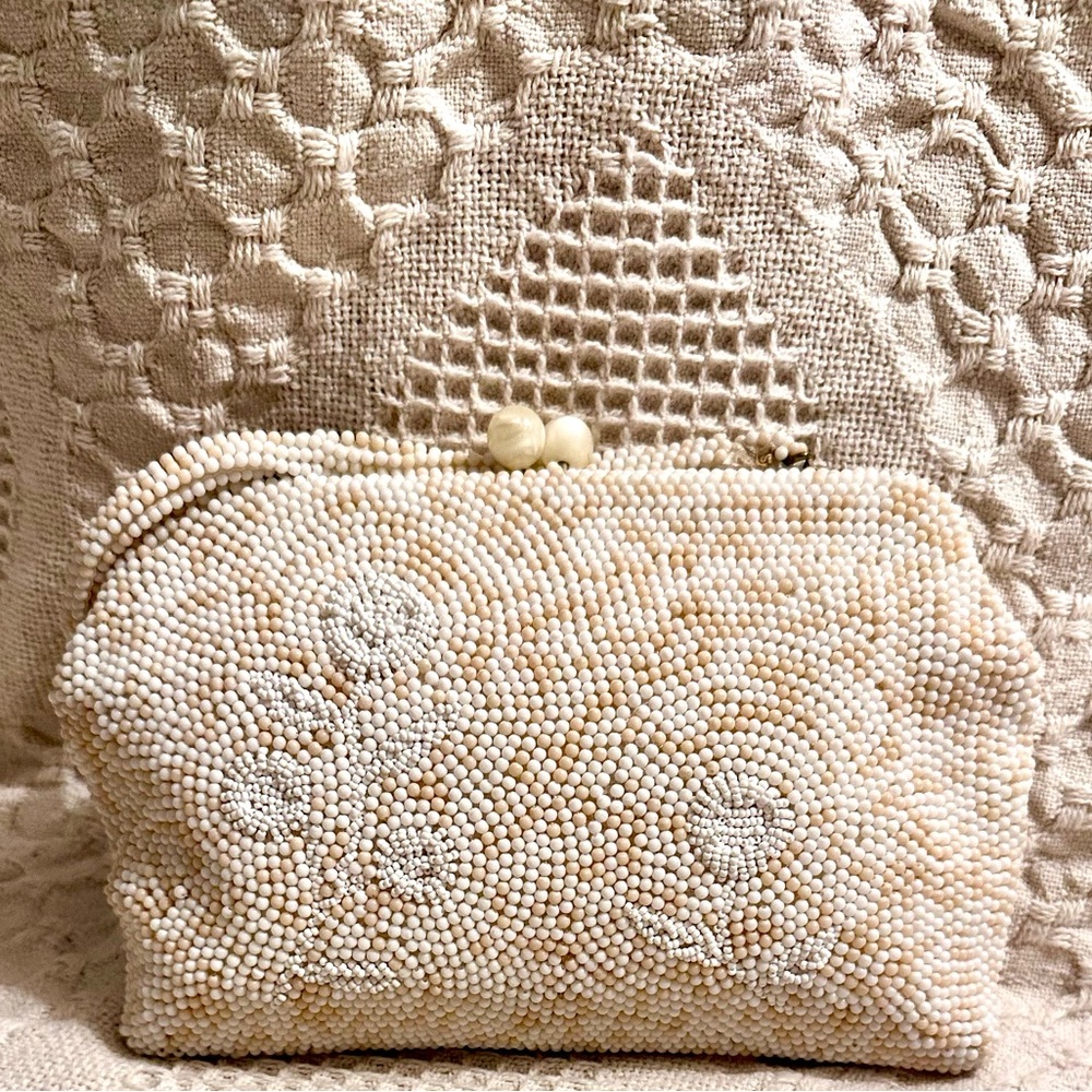Beautiful Darling Retro Fully Beaded Vtg  Hand Bag Satin Lined Kiss Lock Japan